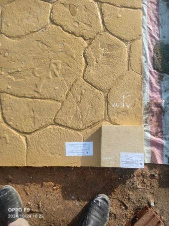 Bê tông màu, bê tông áp khuôn